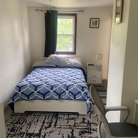 Cozy Room With Private Bathroom New York Bagian luar foto