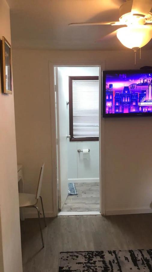 Cozy Room With Private Bathroom New York Bagian luar foto