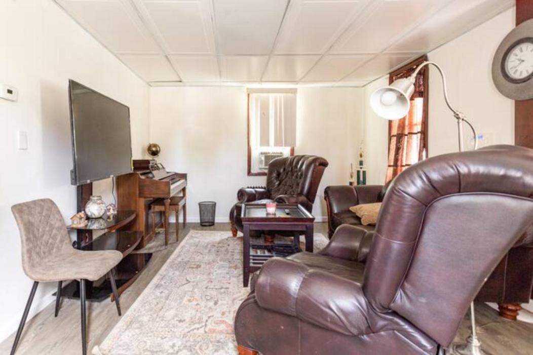 Cozy Room With Private Bathroom New York Bagian luar foto