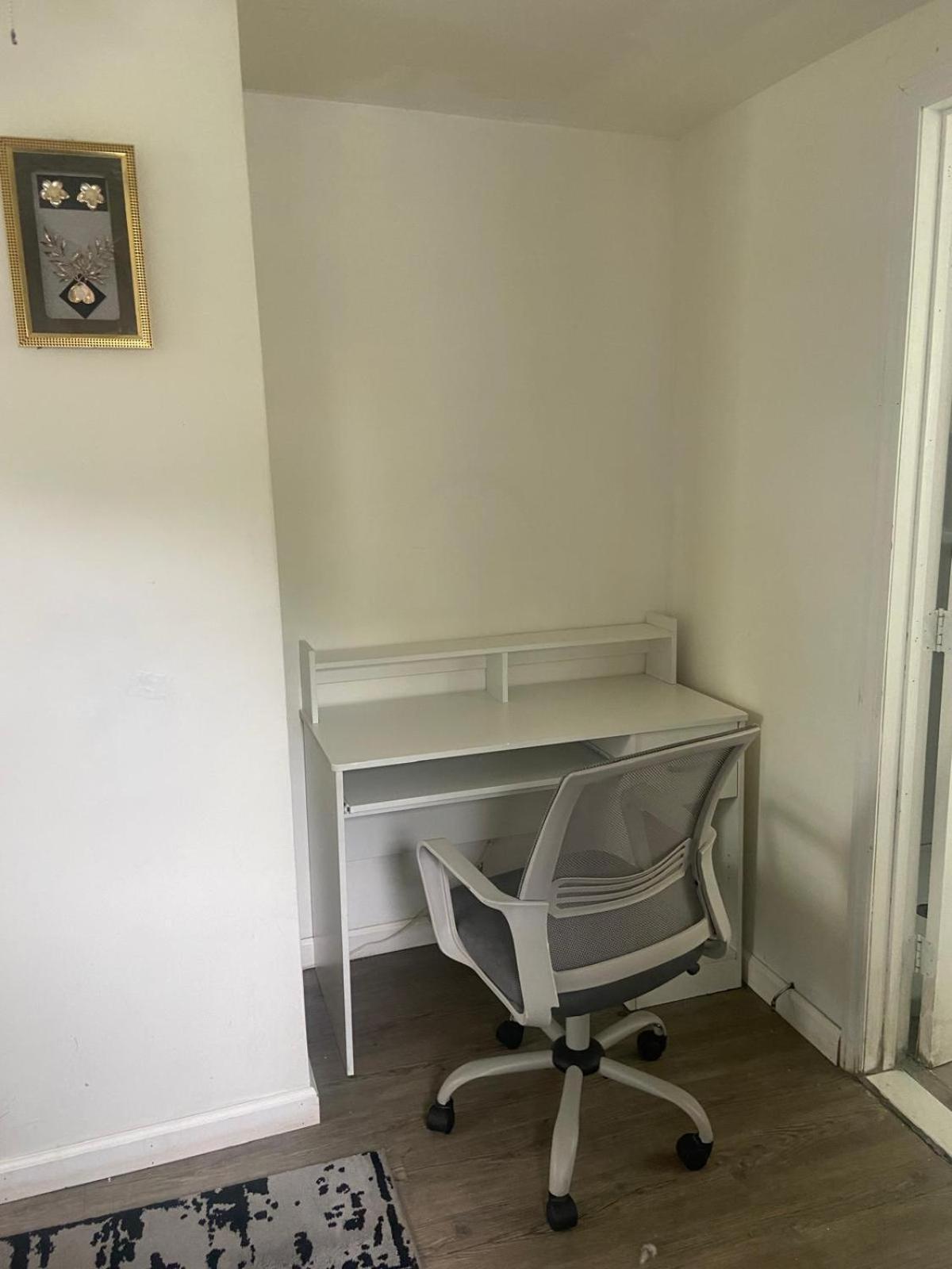 Cozy Room With Private Bathroom New York Bagian luar foto